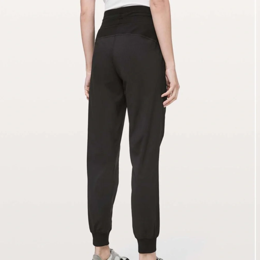 lululemon dance studio jogger 29” - Picture 14 of 16